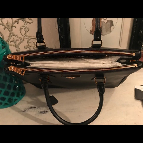 Prada Saffiano Lux Medium Double-Zip Leather - Picture 5 of 8